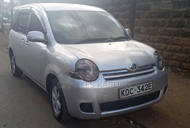 Toyota Sienta 2014 Silver