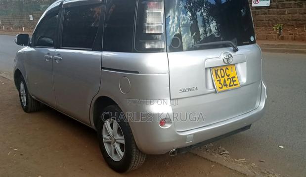Toyota Sienta 2014 Silver