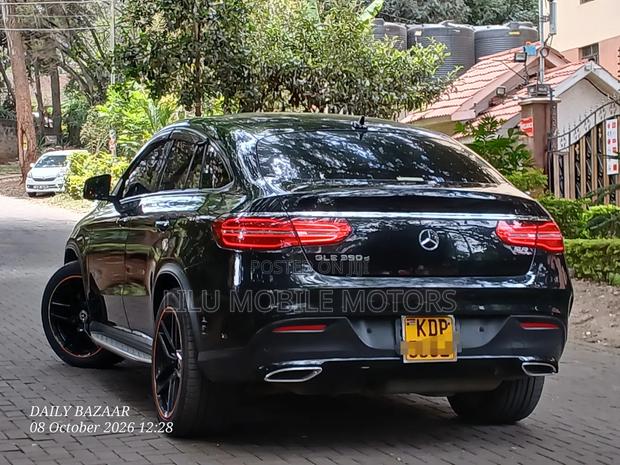 Mercedes-Benz 350D 2015 Black