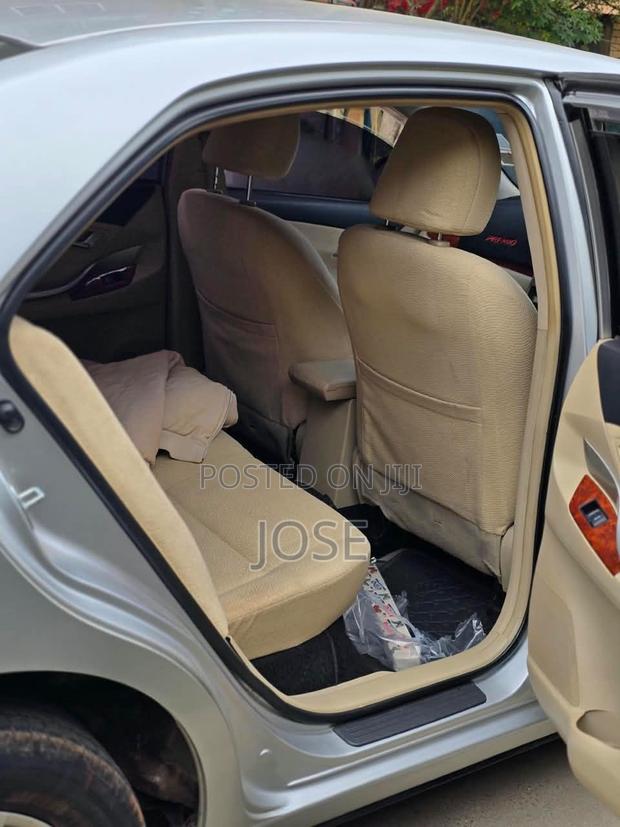 Toyota Premio 2015 Silver