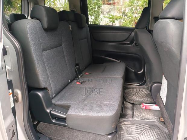 Toyota Sienta 2016 Silver