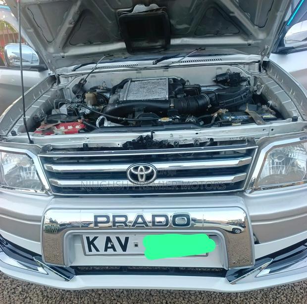 Toyota Land Cruiser Prado 2000 Silver