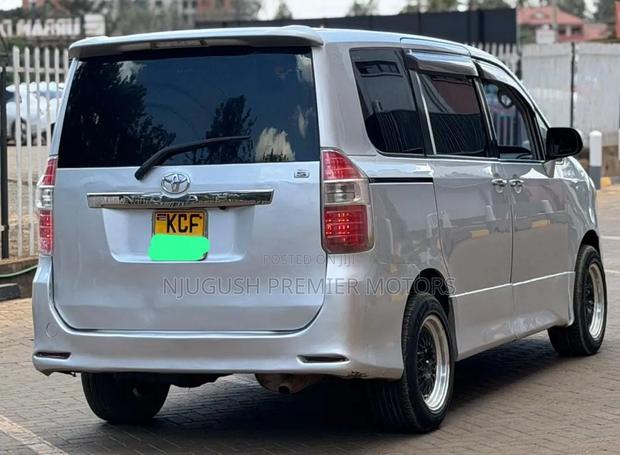 Toyota Noah 2008 Silver