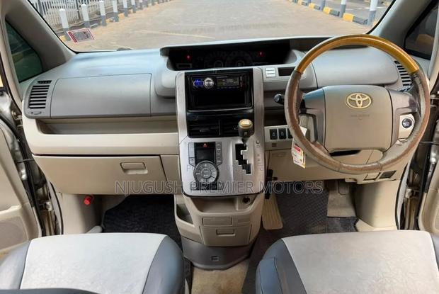 Toyota Noah 2008 Silver