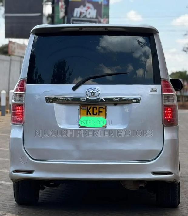 Toyota Noah 2008 Silver