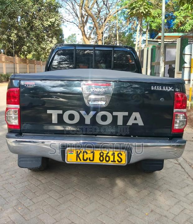 Toyota Hilux 2010 Black