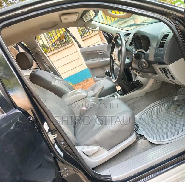 Toyota Hilux 2010 Black