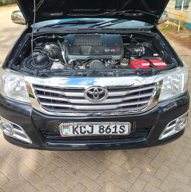 Toyota Hilux 2010 Black