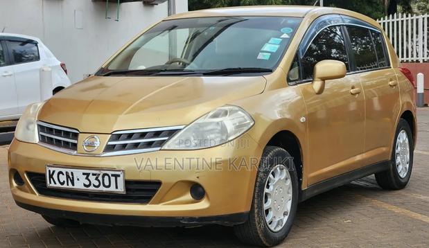 Nissan Tiida 2010 Gold