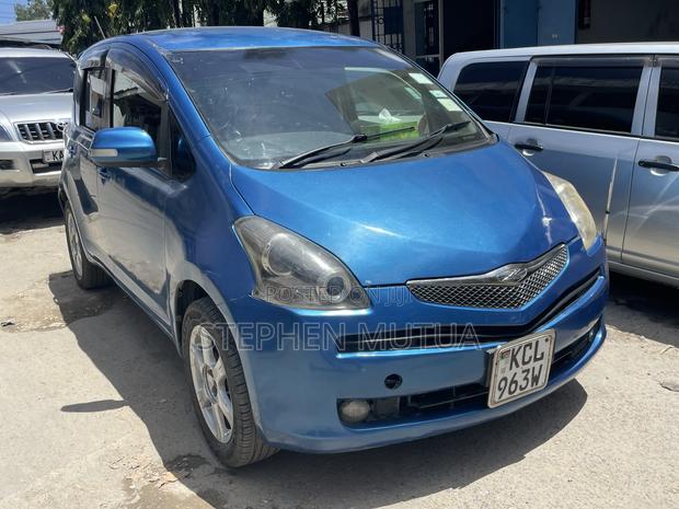Toyota Ractis 1.5 FWD 2012 Blue