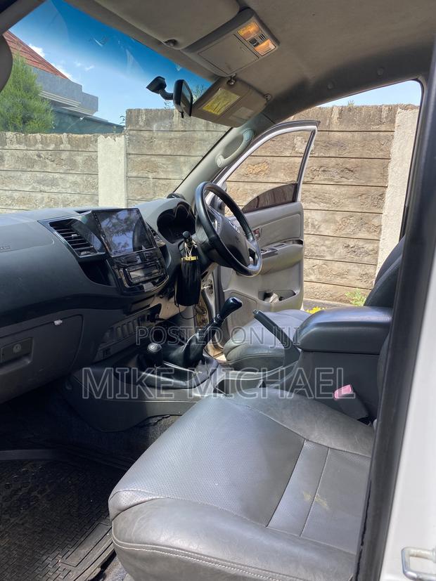 Toyota Hilux 2012 White