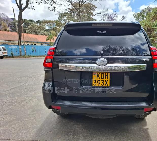 Toyota Land Cruiser Prado 2016 Black