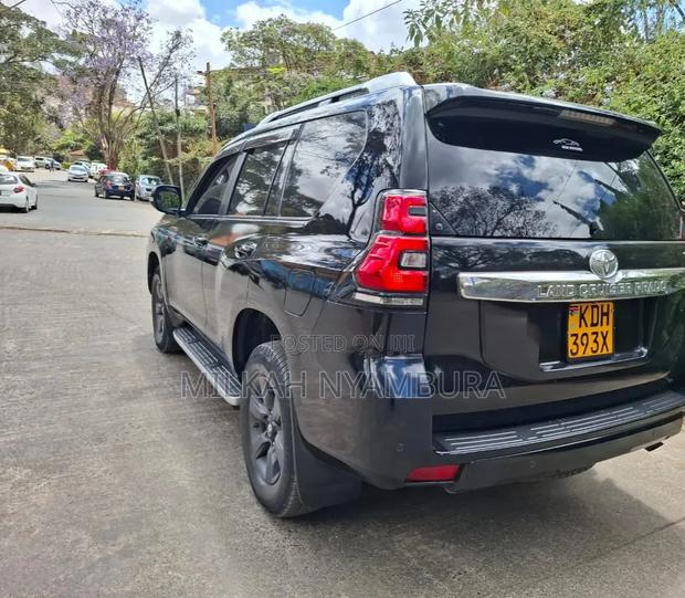 Toyota Land Cruiser Prado 2016 Black