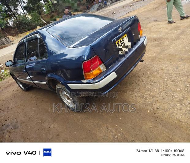 Toyota Corolla 2000 Blue