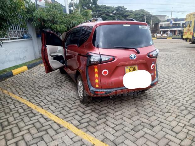 Toyota Sienta 2017 Maroon