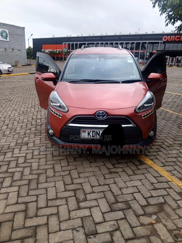 Toyota Sienta 2017 Maroon