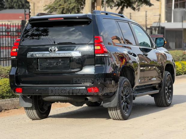 Toyota Land Cruiser Prado 2022 Black