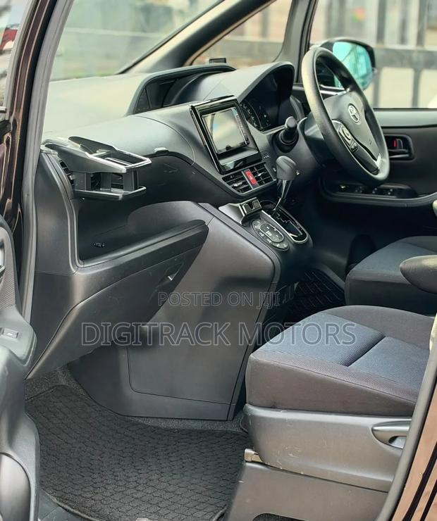 Toyota Noah 2019 Purple