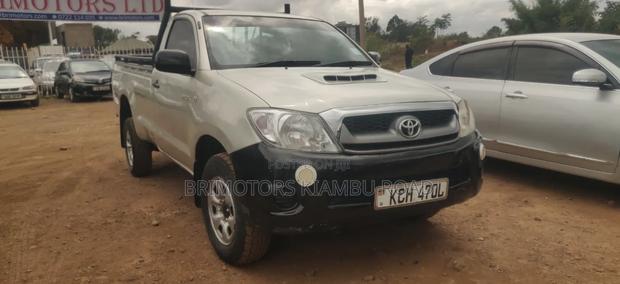 Toyota Hilux 2.5 D-4D 4X4 SRX 2011 Silver