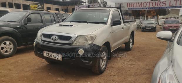 Toyota Hilux 2.5 D-4D 4X4 SRX 2011 Silver
