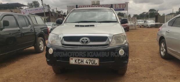 Toyota Hilux 2.5 D-4D 4X4 SRX 2011 Silver