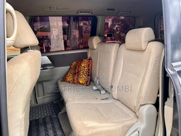 Toyota Noah 2.0 143hp FWD (8 Seater) 2010 Black