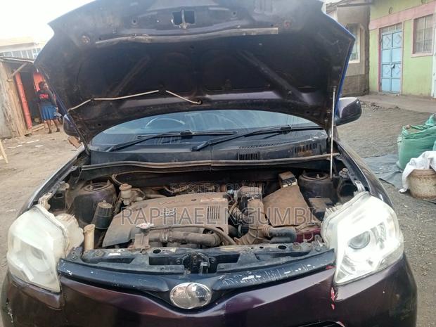 Toyota Sienta 2012 Maroon