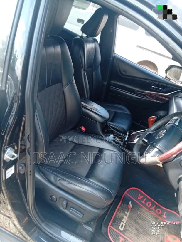 Toyota Harrier 2.0 2017 Black