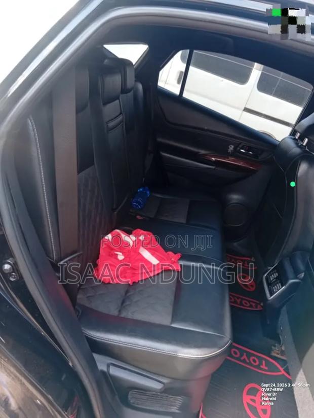 Toyota Harrier 2.0 2017 Black
