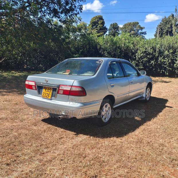 Nissan Sunny 2004 Silver