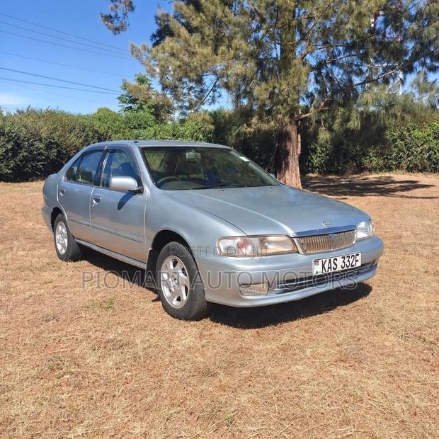Nissan Sunny 2004 Silver