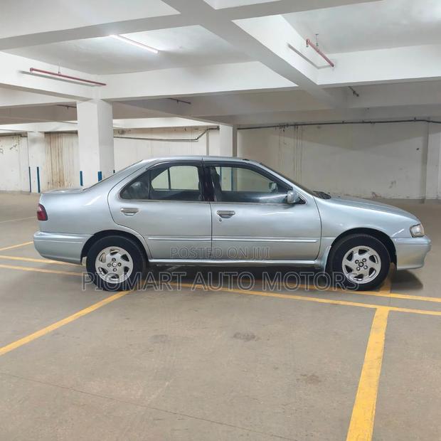 Nissan Sunny 2004 Silver