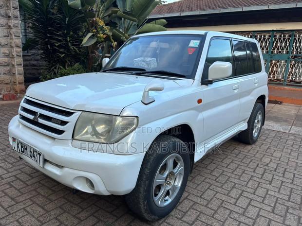 Mitsubishi Pajero Pininfarina 2002 White