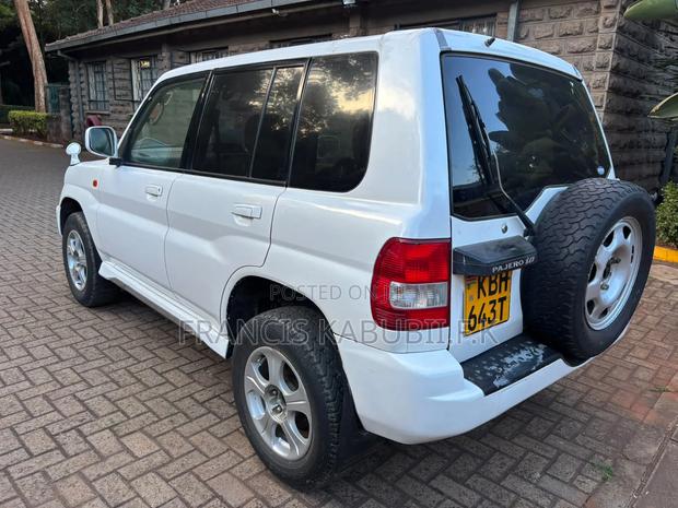 Mitsubishi Pajero Pininfarina 2002 White