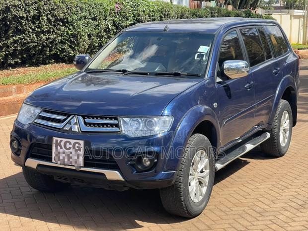 Mitsubishi Pajero 2014 Blue