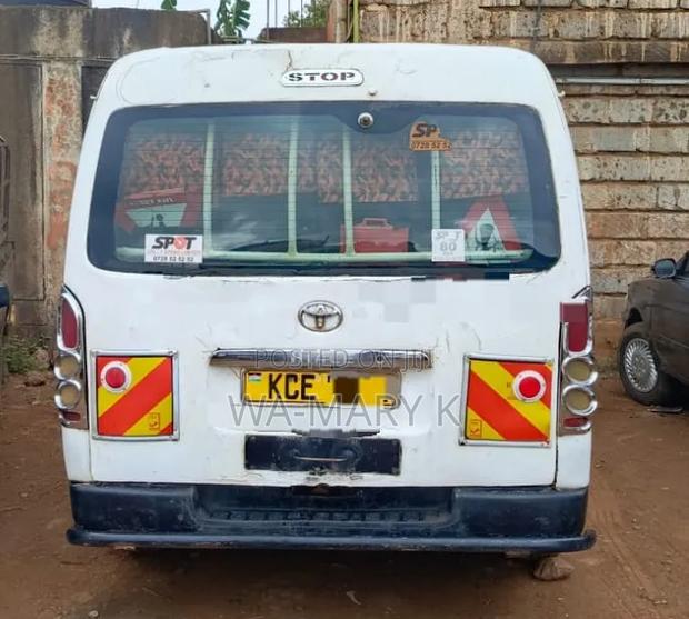 Toyota Grand HiAce 2000 White