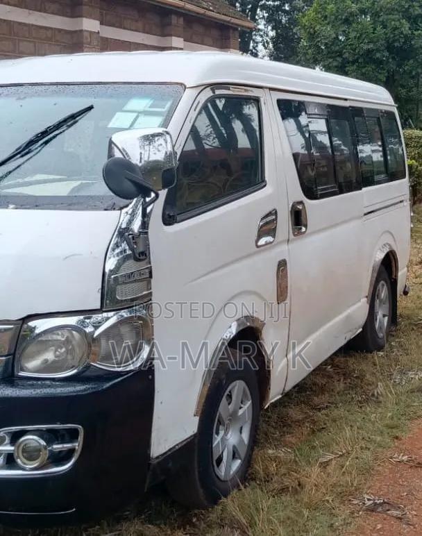 Toyota Grand HiAce 2000 White