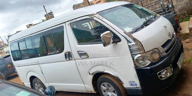 Toyota Grand HiAce 2000 White