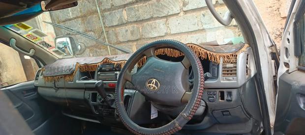 Toyota Grand HiAce 2000 White