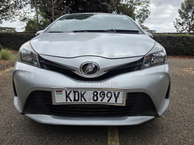 Toyota Vitz 2015 Silver