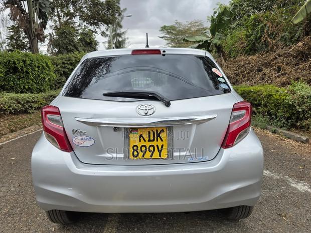 Toyota Vitz 2015 Silver