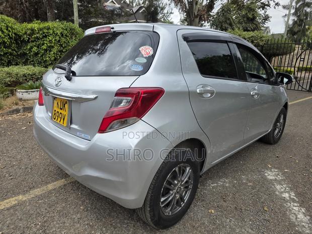 Toyota Vitz 2015 Silver