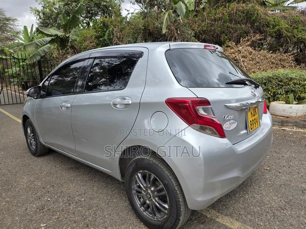 Toyota Vitz 2015 Silver