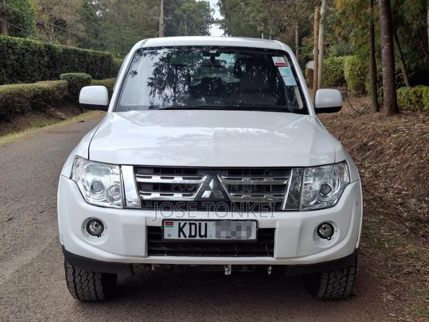 Mitsubishi Pajero V80 3.2 DI-D 2014 White