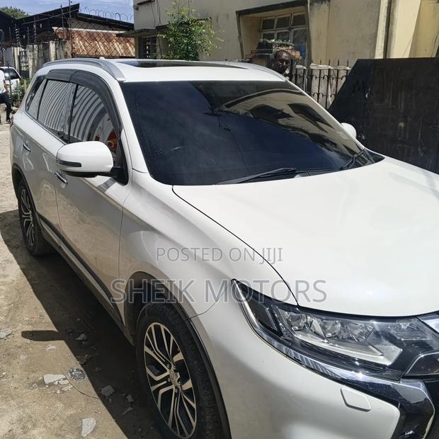 Mitsubishi Outlander 2018 White