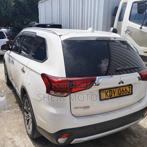 Mitsubishi Outlander 2018 White