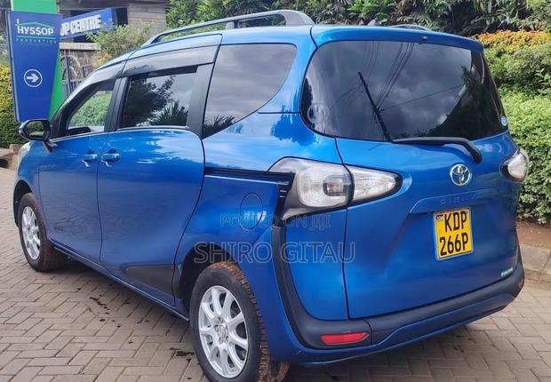 Toyota Sienta 2016 Blue