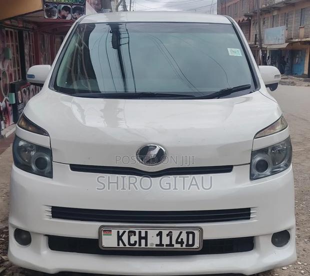 Toyota Noah 2010 White