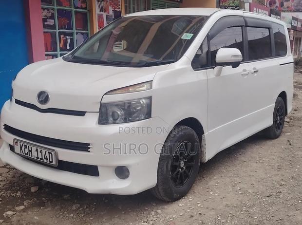Toyota Noah 2010 White