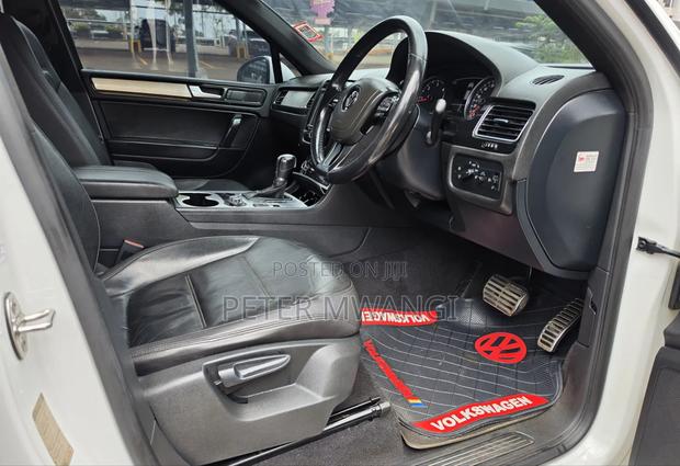 Volkswagen Touareg 2012 White